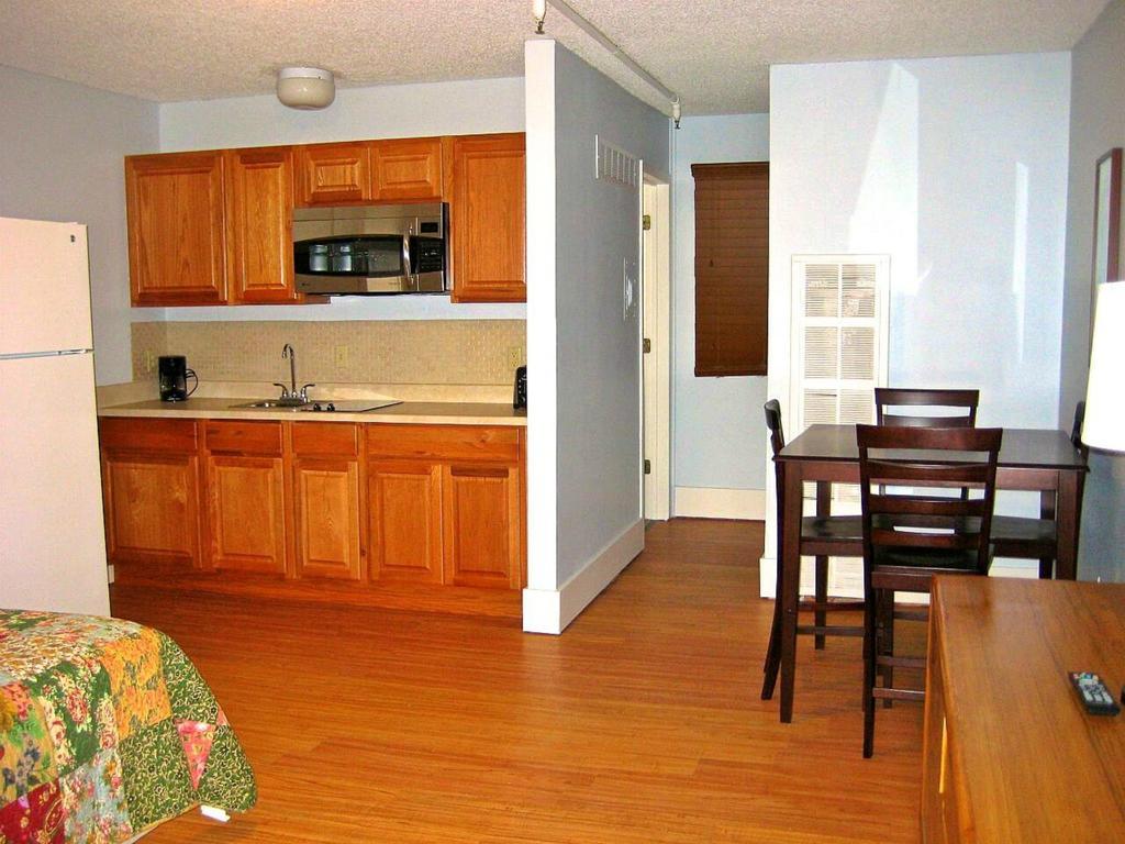 Creekwood Inn Anchorage Bagian luar foto